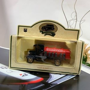 Chevron commemorative model Red Crown 1927